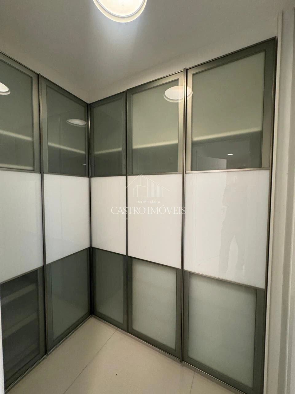 Furnished 715 m² house with 5 en-suites and 4 parking — photo 19
