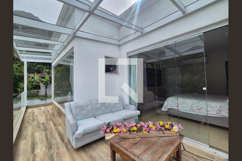 420 m² house with 4 en-suite bedrooms and private garden — photo 50