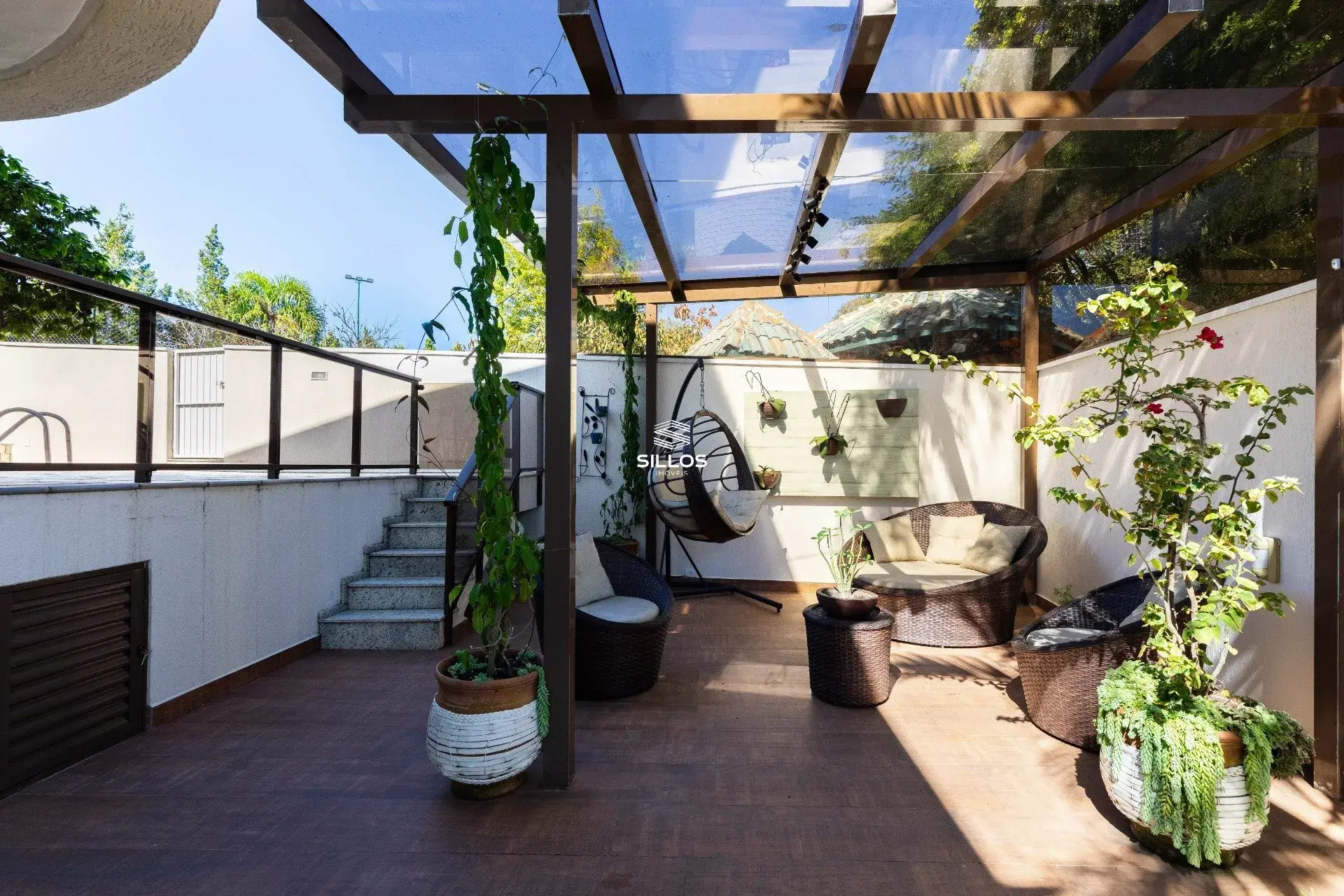 House with 4 bedrooms, 8 parking spaces in a condo — photo 20