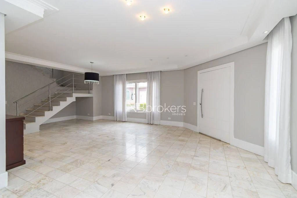 444 m² house with 4 bedrooms, private garden and parking — photo 9