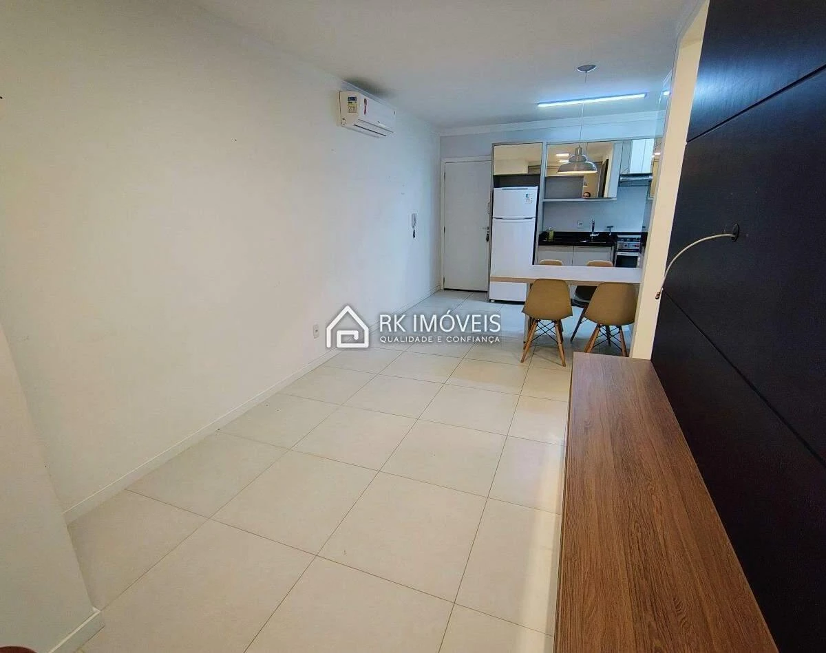 One-bedroom apartment in a building with a pool — photo 19