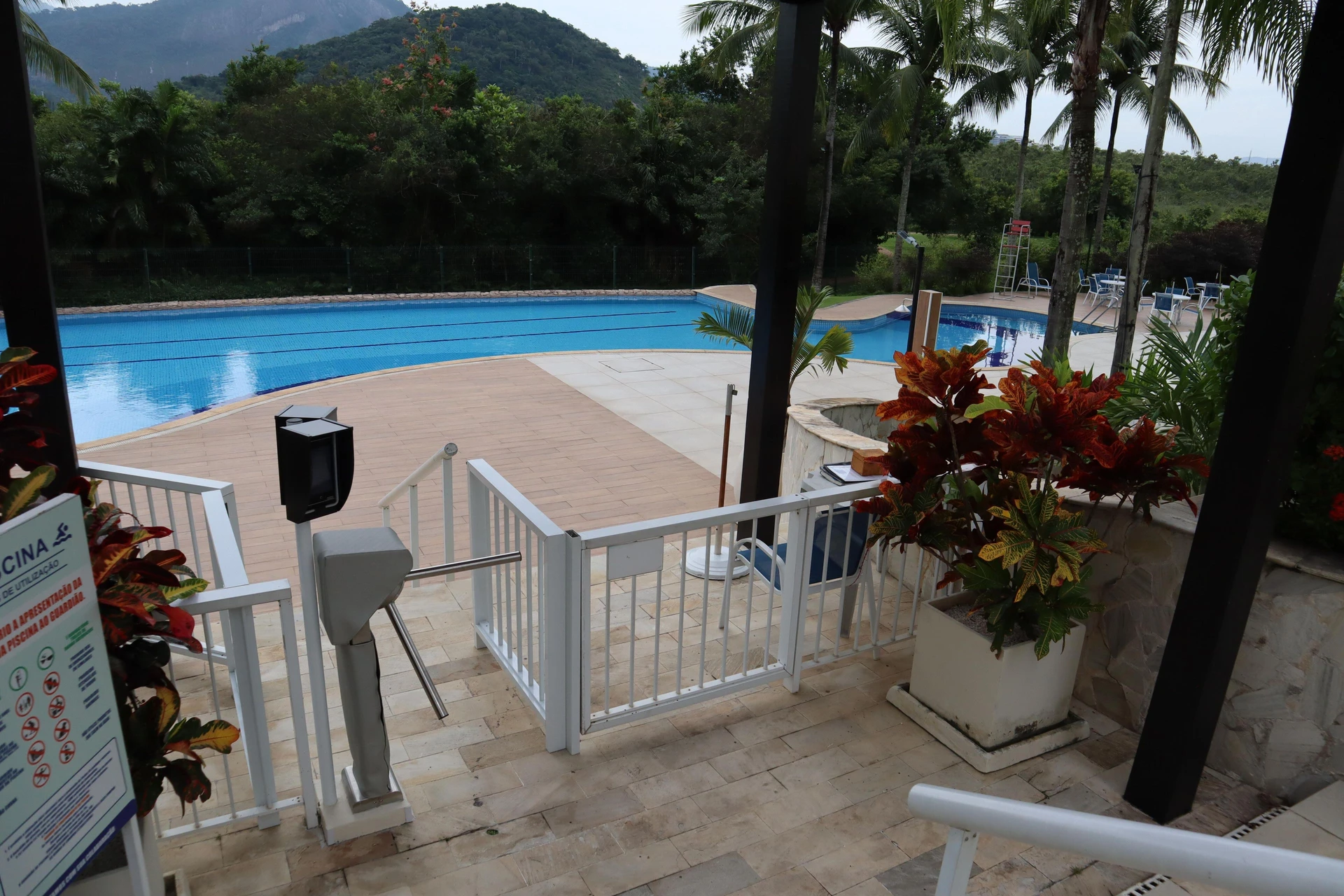 2-bedroom apartment with a mountain view — photo 21