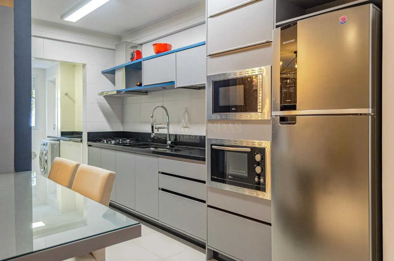 Furnished 2-bedroom apartment with open-plan kitchen — photo 2
