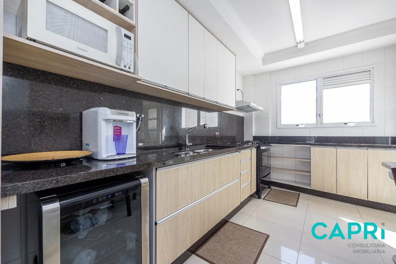 Furnished 318 m² apartment with 4 bedrooms and 3 parking — photo 2