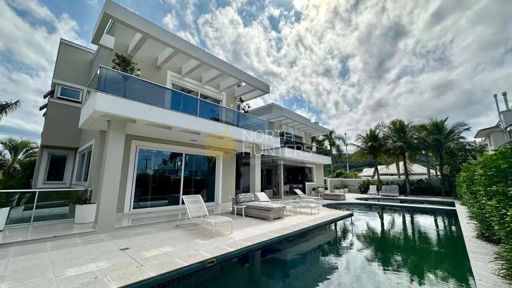 Casa em condomínio com 9 quartos e 4 vagas — photo 2