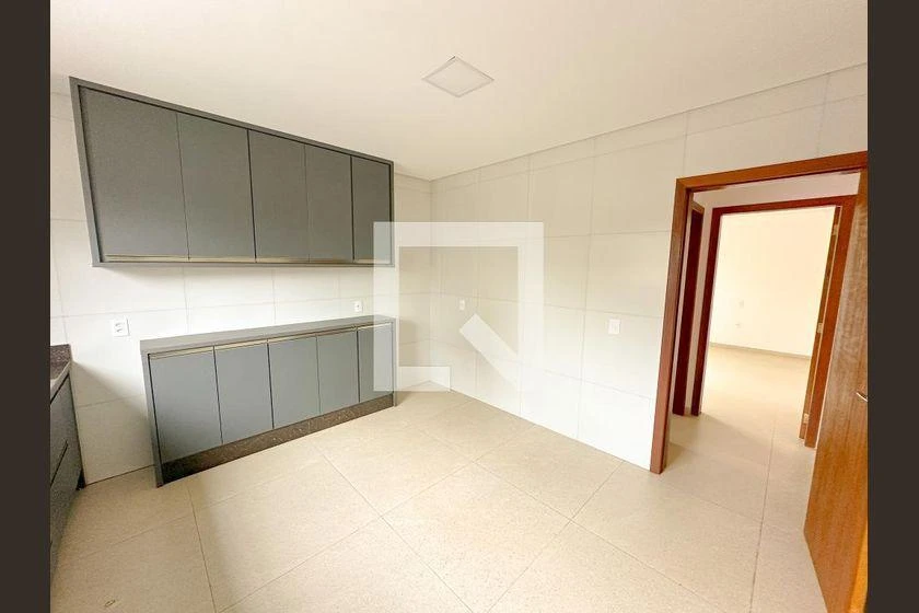 4-bedroom house, 3 with their own bathrooms, 194 m² — photo 33