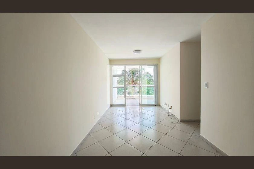 3-bedroom apartment in a building with a gym — photo 12