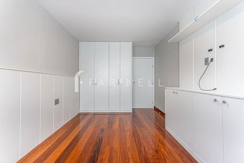 Floor-to-ceiling windows in a 3-bedroom apartment, 465 m² — photo 30