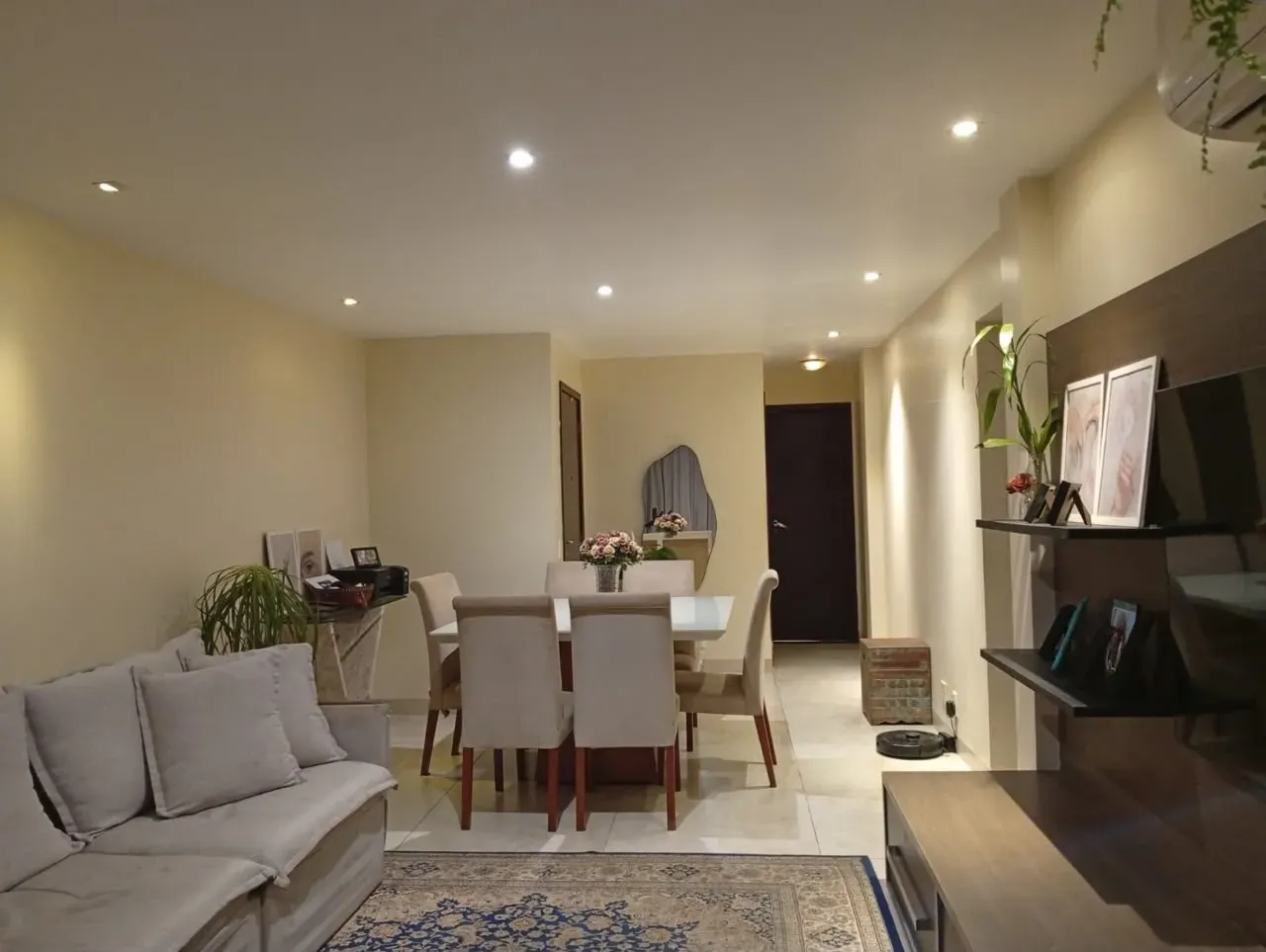 Furnished apartment, 240 m², with a glass-enclosed balcony — photo 11