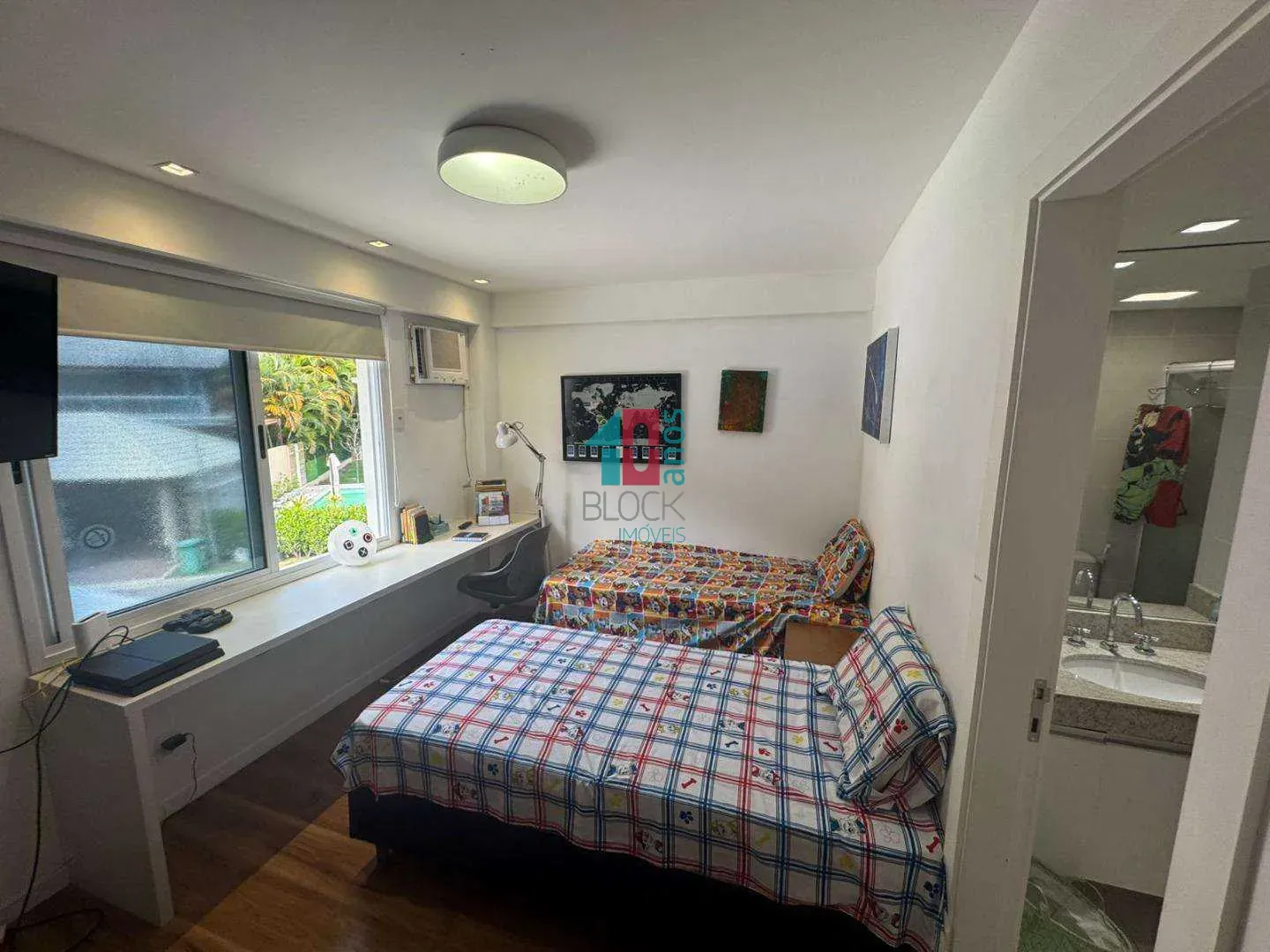 Furnished house with 5 bedrooms and 9 total bathrooms — photo 33