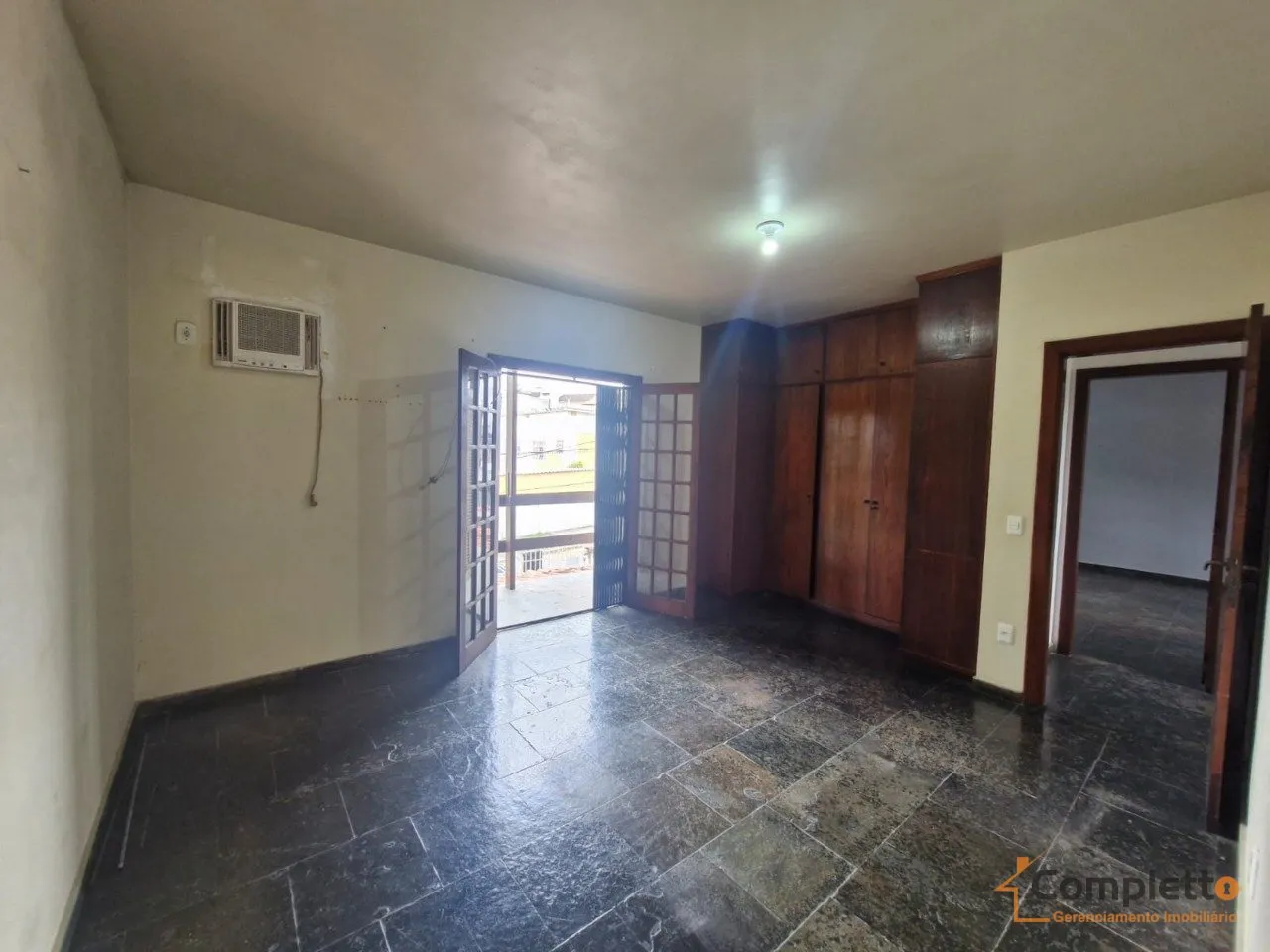 Casa de 220 m² con balcón gourmet y bañera — photo 8