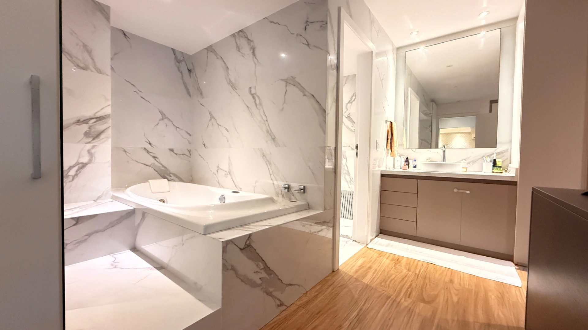 Semi furnished apartment with 130 m² and 3 bedrooms — photo 10