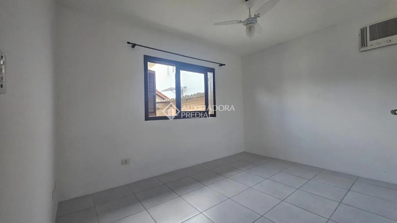 Будинок: 3 спальні, 1 з власною ванною кімнатою, 130 м² — photo 4