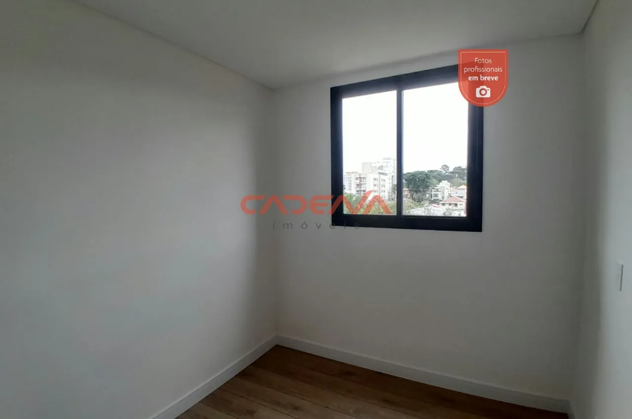 2-bedroom apartment with wood or laminate floors — photo 12