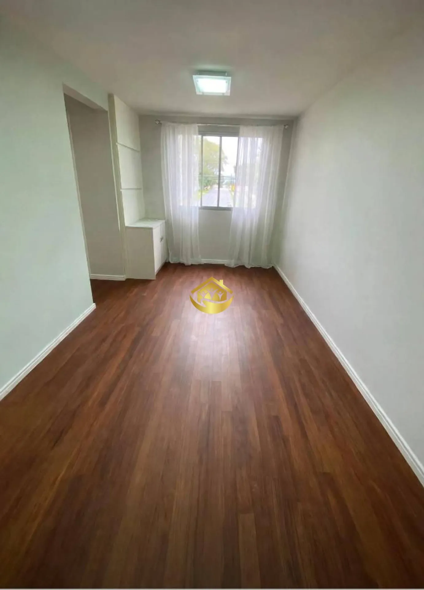 Wood or laminate floors in a 2-bedroom apartment, 46 m²