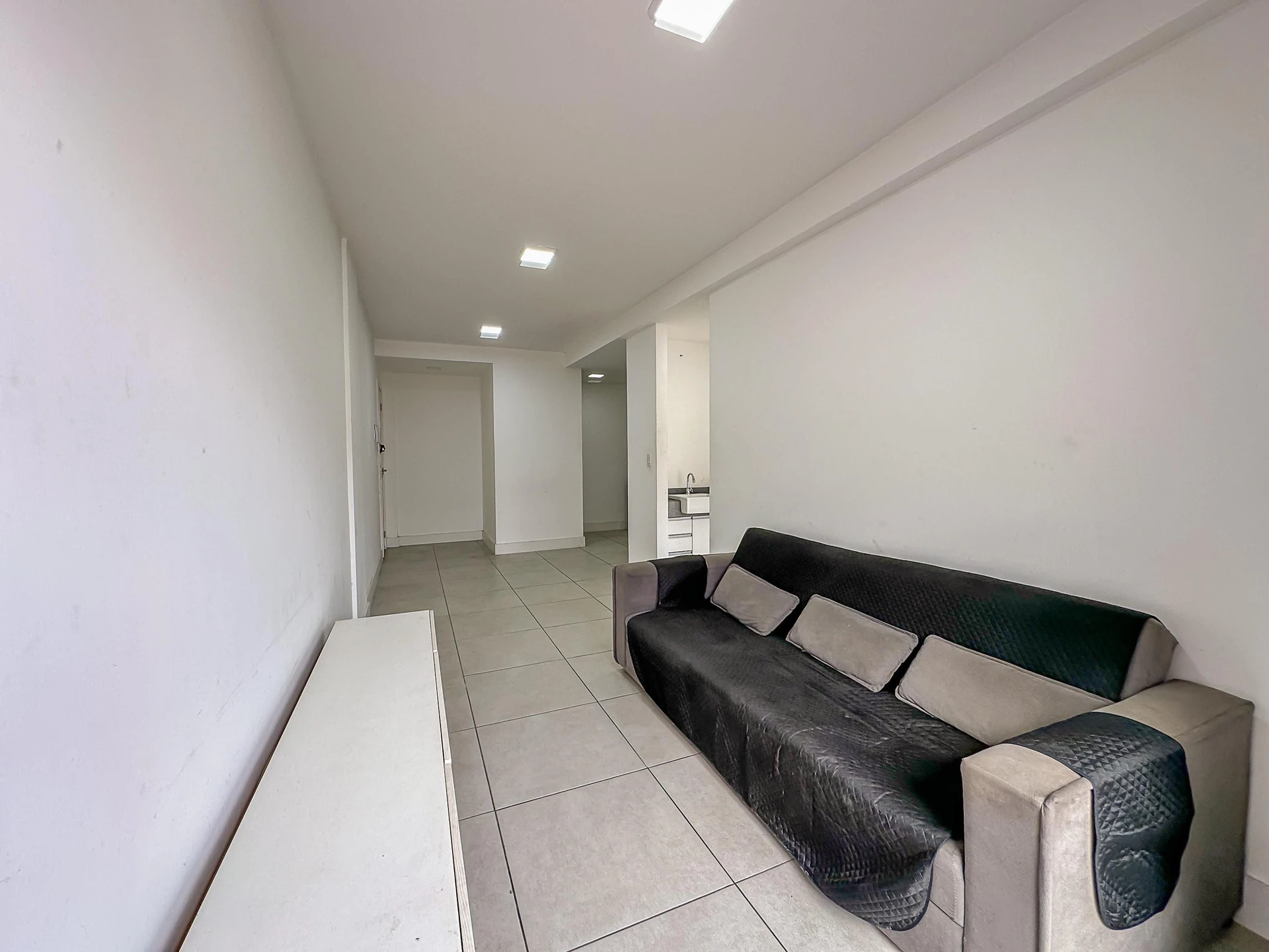 Furnished apartment, 42 m², with a glass-enclosed balcony — photo 2