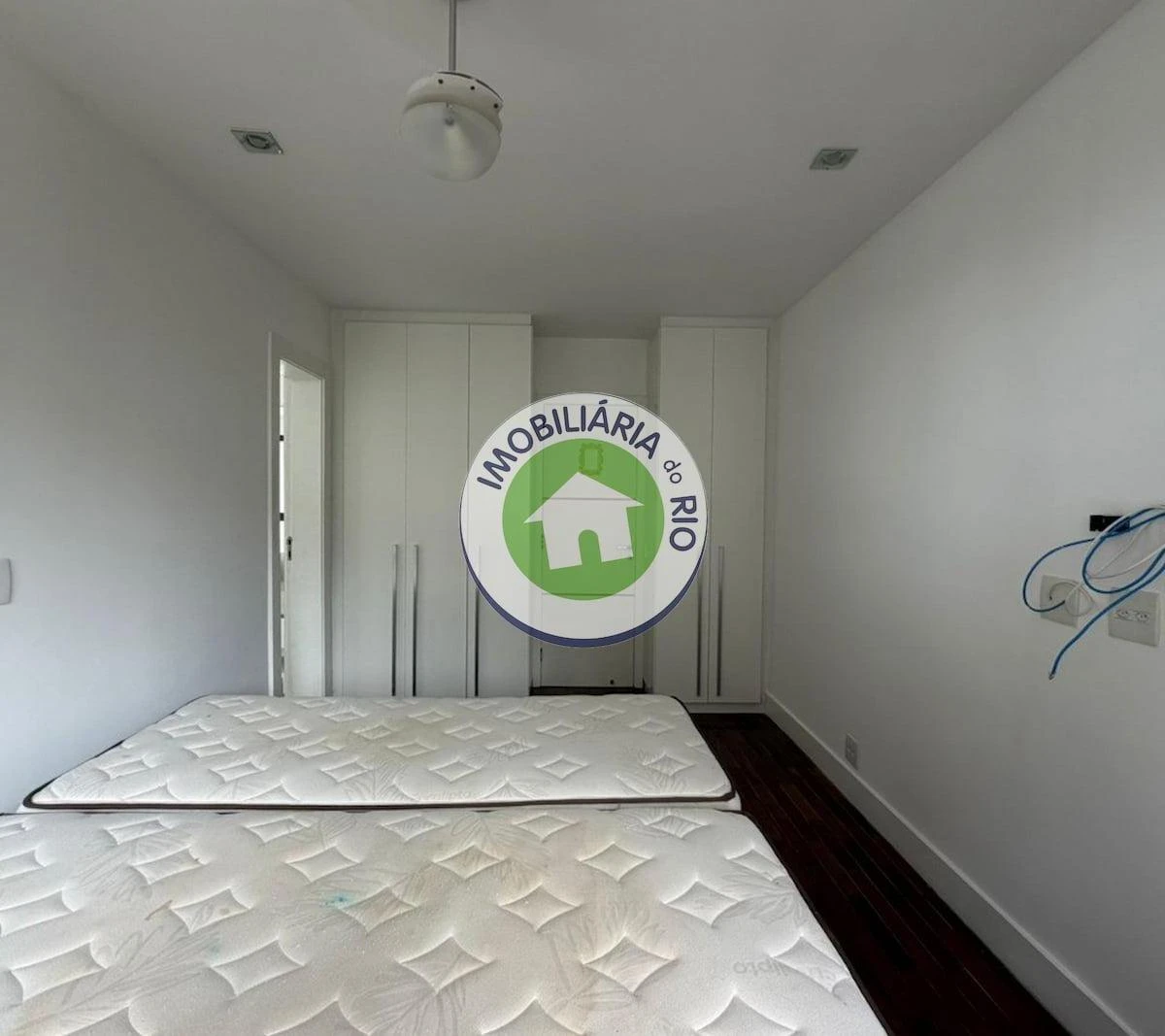 4-bedroom rental with 5 bathrooms and water views — photo 34