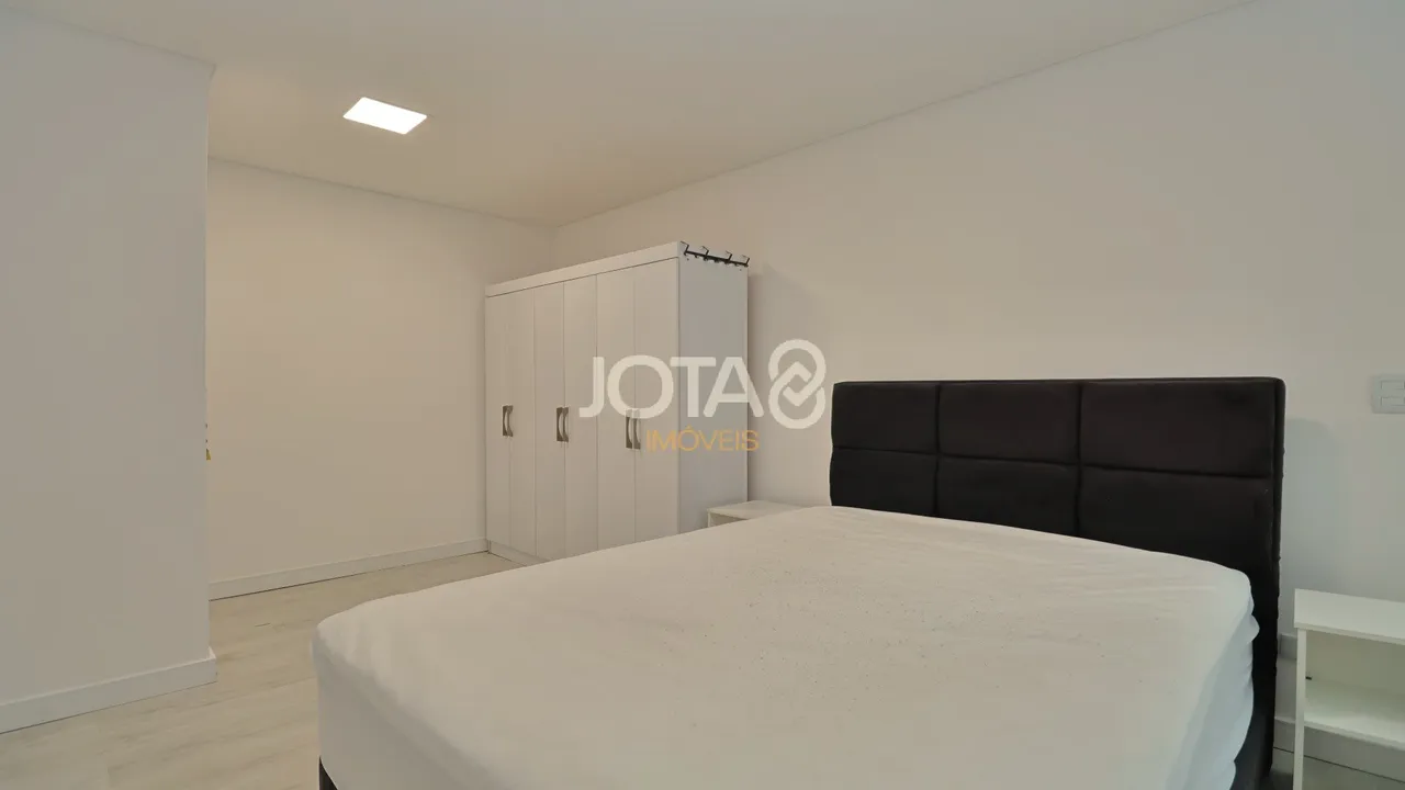1-bedroom apartment with 66 m² and a balcony — photo 17