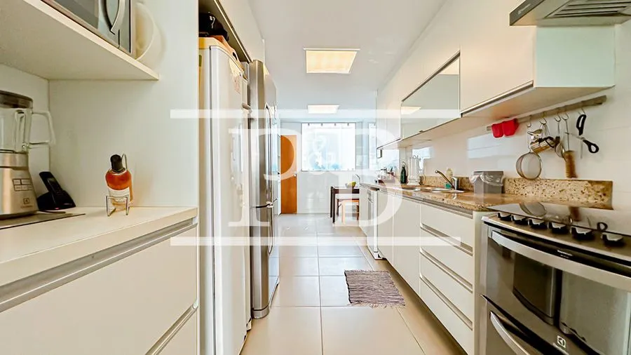 Unfurnished 4-bedroom apartment 200 m² with open-plan kitchen — photo 25