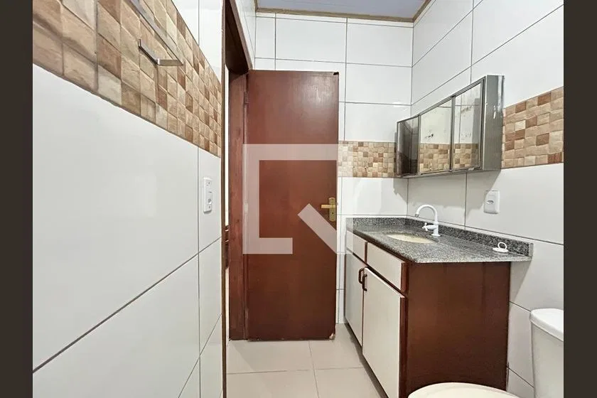 Furnished house with 2 en-suite bedrooms and private yard — photo 15