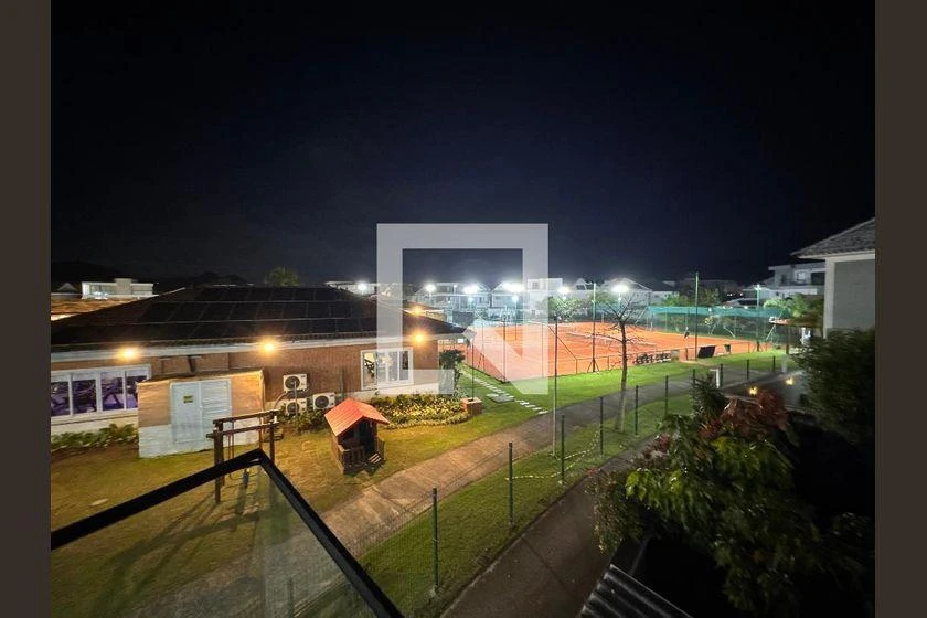 Rental house with 4 suites and 450 m² — photo 38