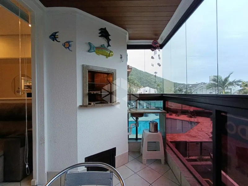 Balcony with a grill in a 3-bedroom apartment, 80 m² — photo 14