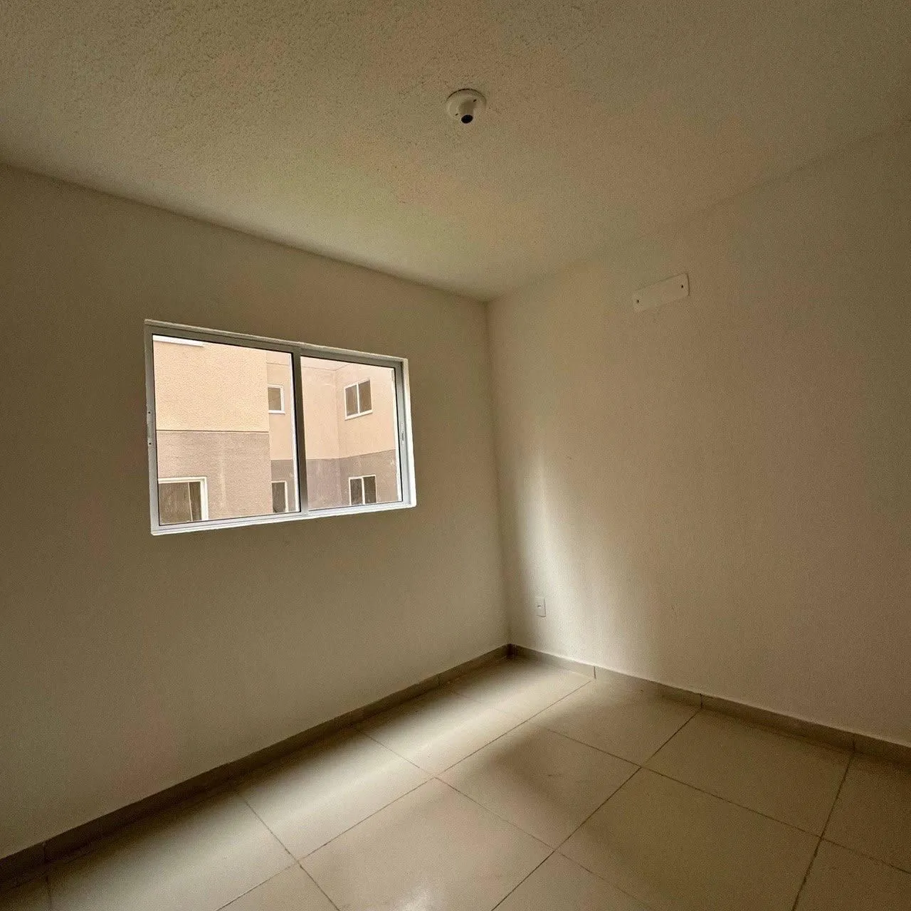 Apartamento com 2 quartos e banheiro com box de vidro — photo 17