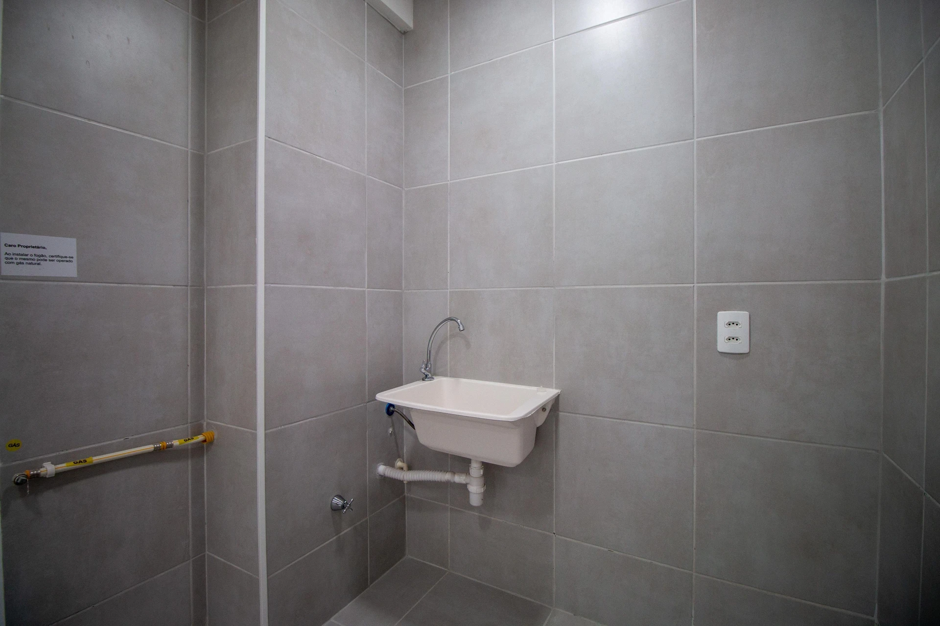 2-bedroom apartment in a building with a gym — photo 21