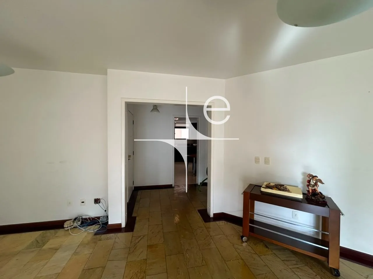254 m² apartment with a walk-in closet and a home office — photo 33