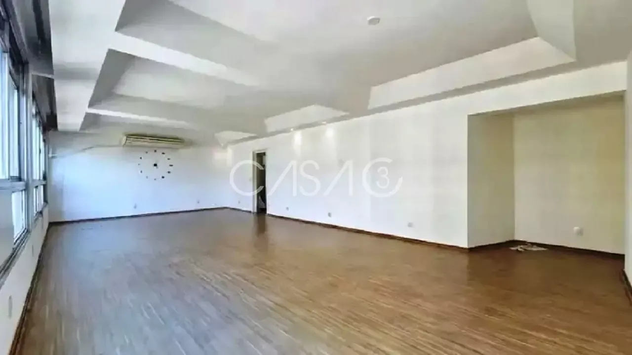 190 m² apartment with a walk-in closet and a water view