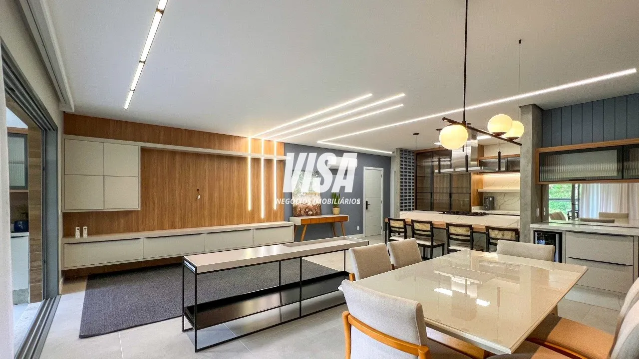Apartment with 3 en-suites, 4 baths and 3 parking