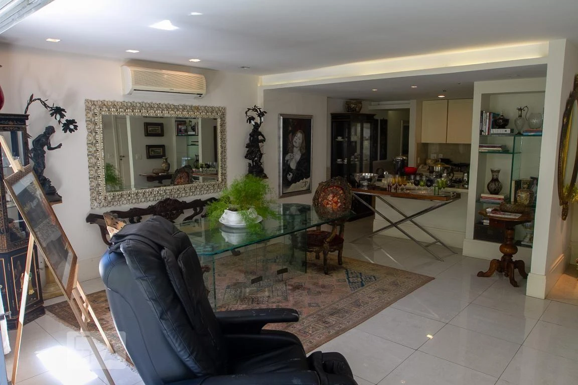 Furnished apartment with 3 bedrooms and 148 m² — photo 20