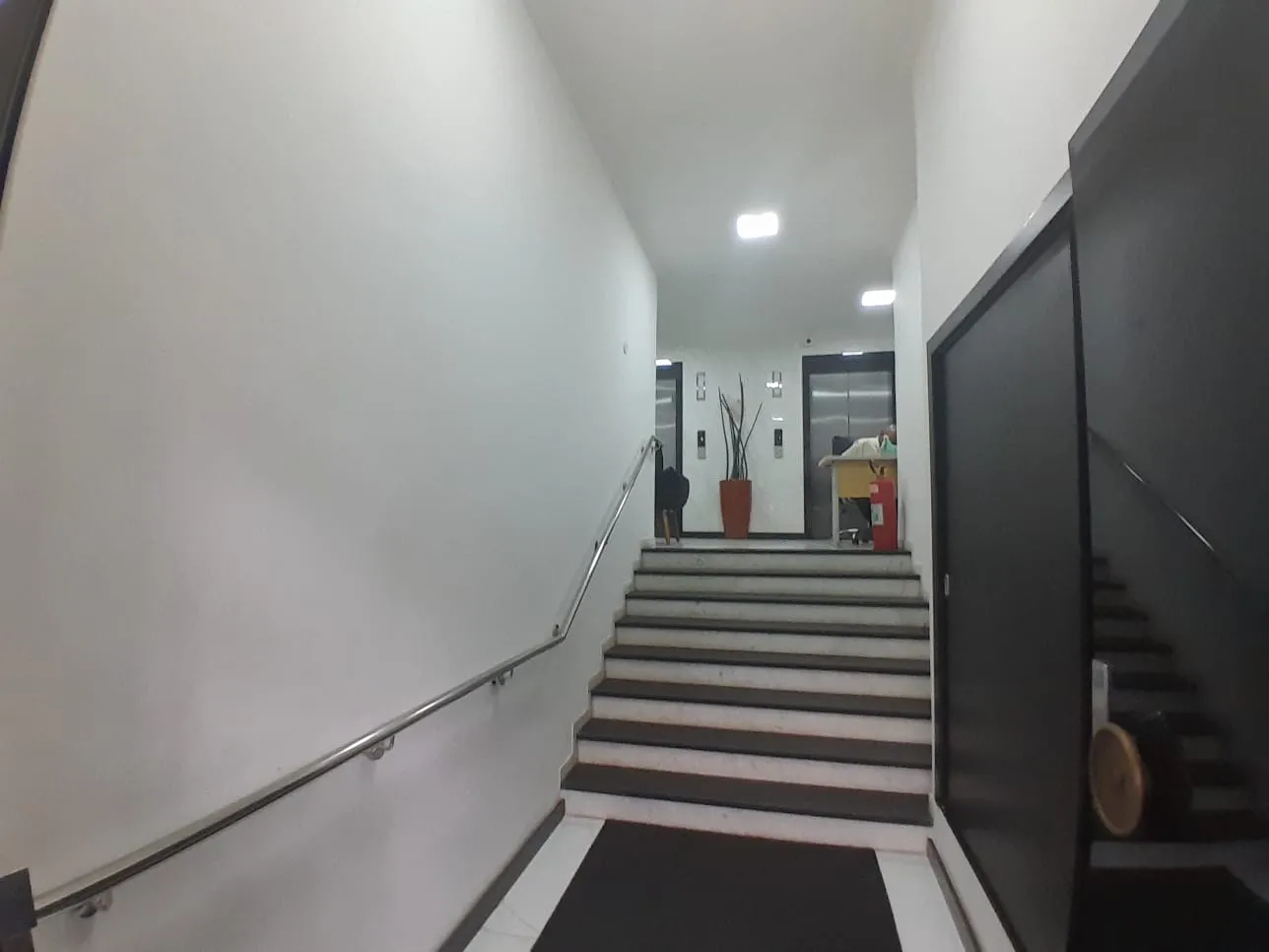 Apartment, 88 m², with wood or laminate floors — photo 6