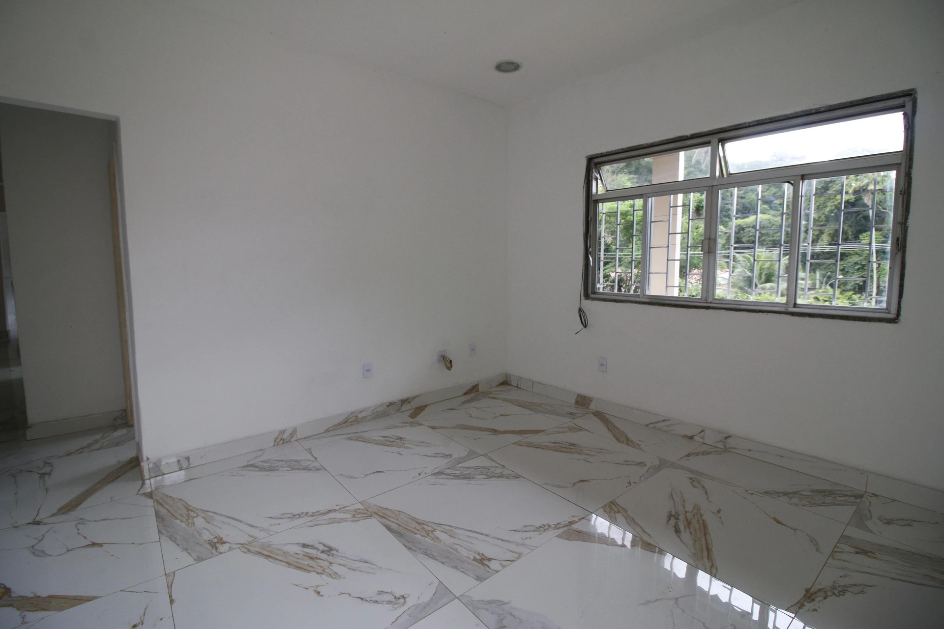 3-bedroom apartment with a grill on the balcony — photo 7
