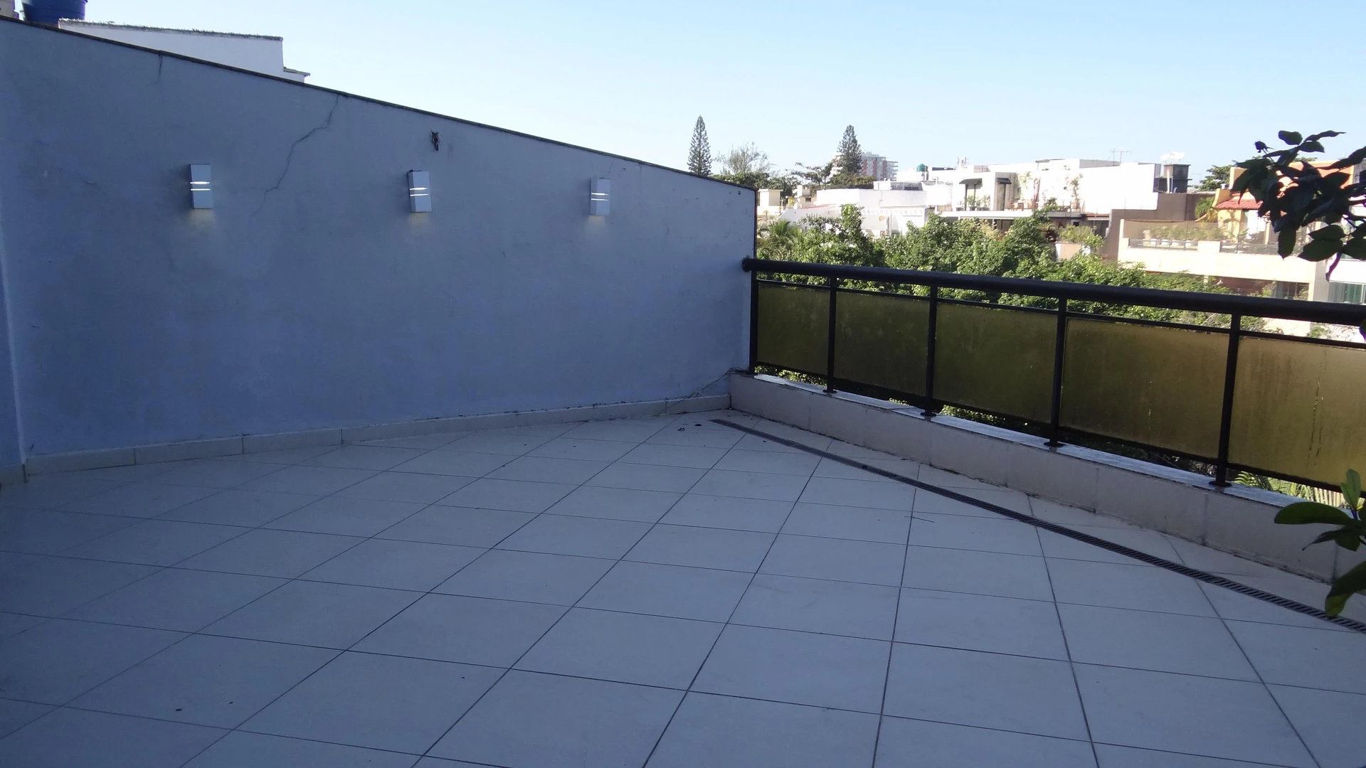 Apartamento sin amueblar con 3 dormitorios y balcón — photo 17