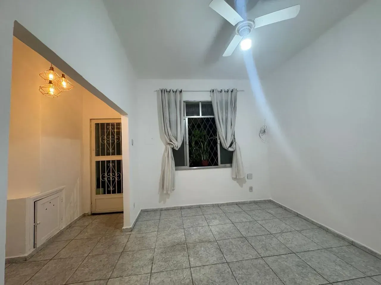 Unfurnished house with 2 bedrooms and 2 bathrooms