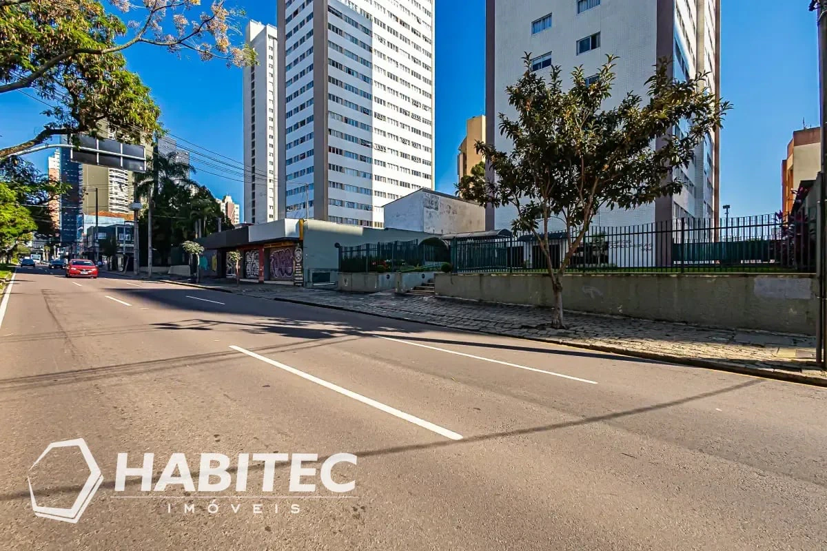 Квартира з 2 спальнями та дерев'яною підлогою або ламінатом — photo 24