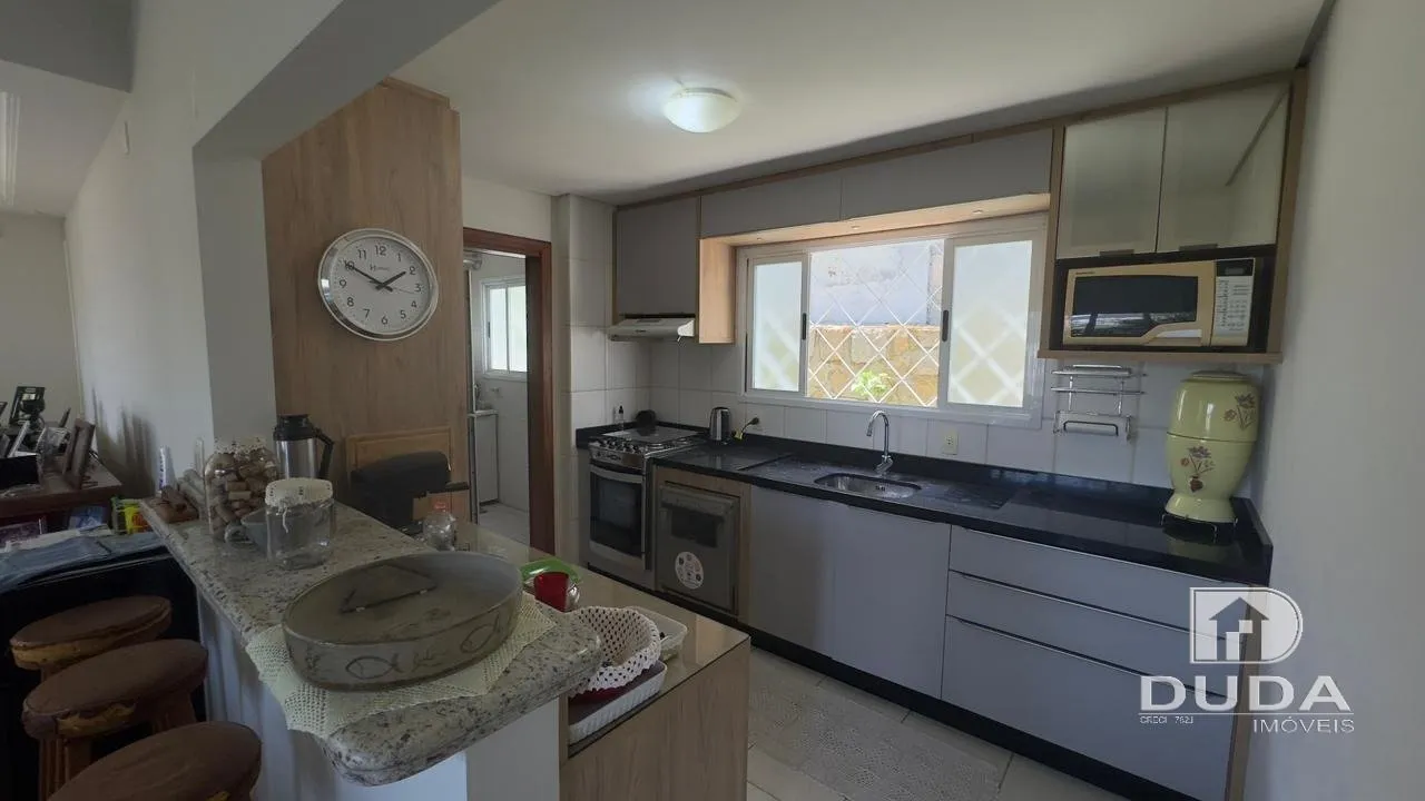 Casa con 3 dormitorios, 4 baños y jardín privado — photo 2