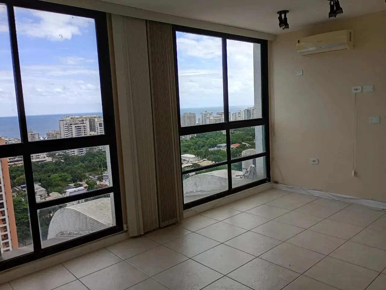 3-bedroom apartment with floor-to-ceiling windows — photo 17
