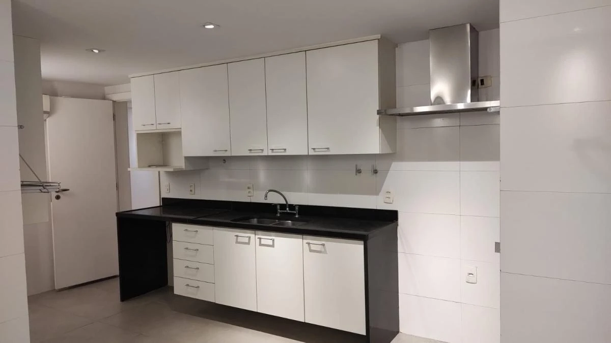 4-bedroom apartment with 280 m² and 2 parking spots — photo 2