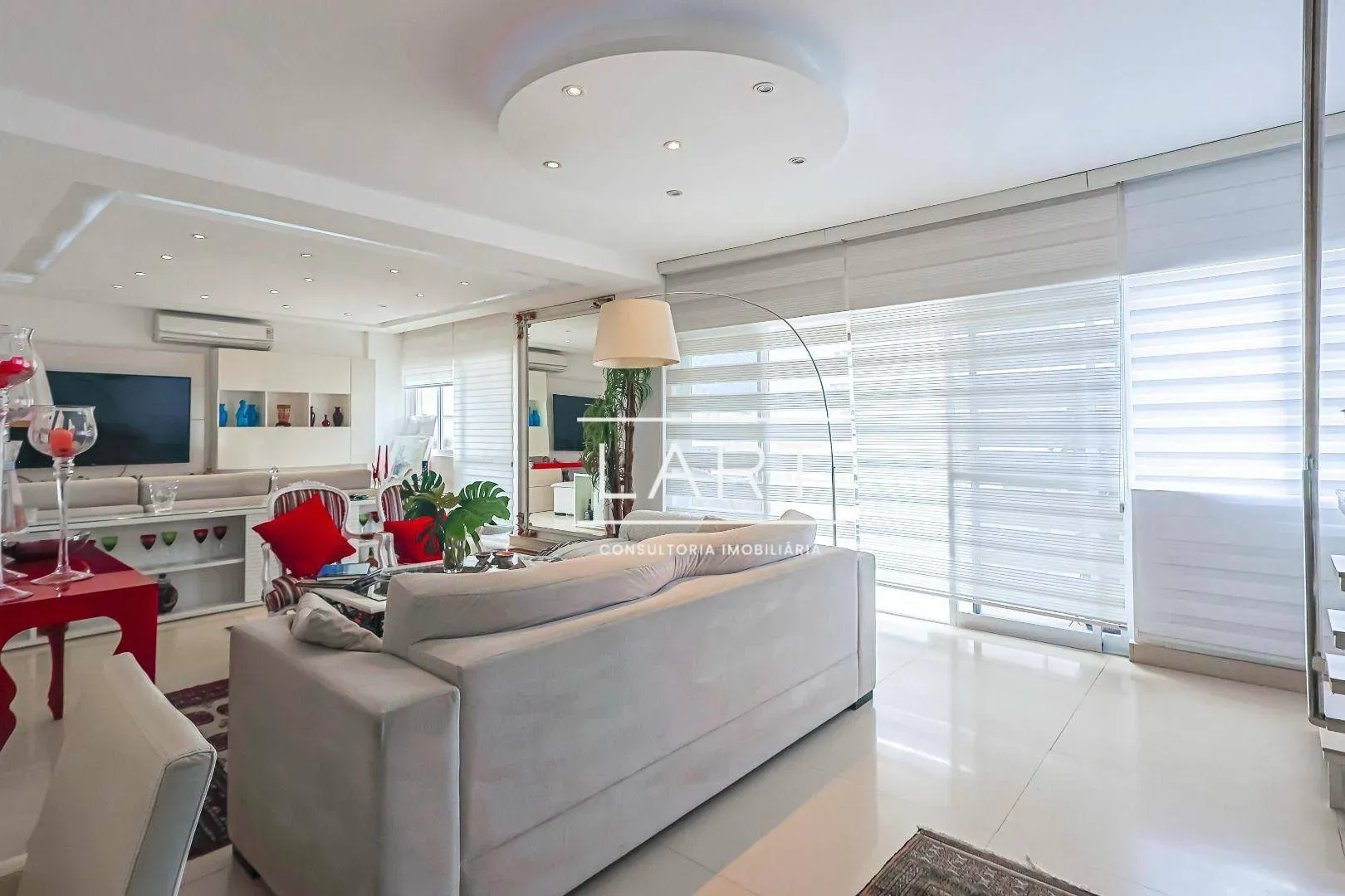 Apartamento com 4 dormitórios e 350 m²; área social ampla — photo 15