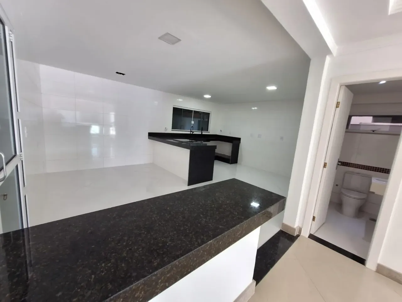 Rental house with 5 bedrooms and 5 bathrooms — photo 18