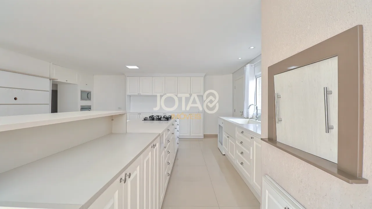House with 3 bedrooms and an open-plan kitchen — photo 8