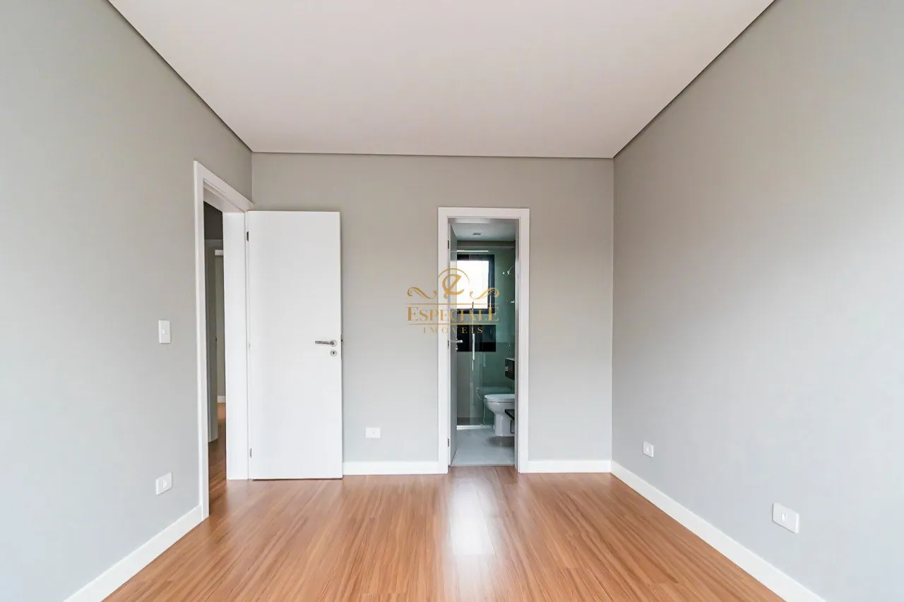 3-bedroom house with open-plan kitchen and private garden — photo 15
