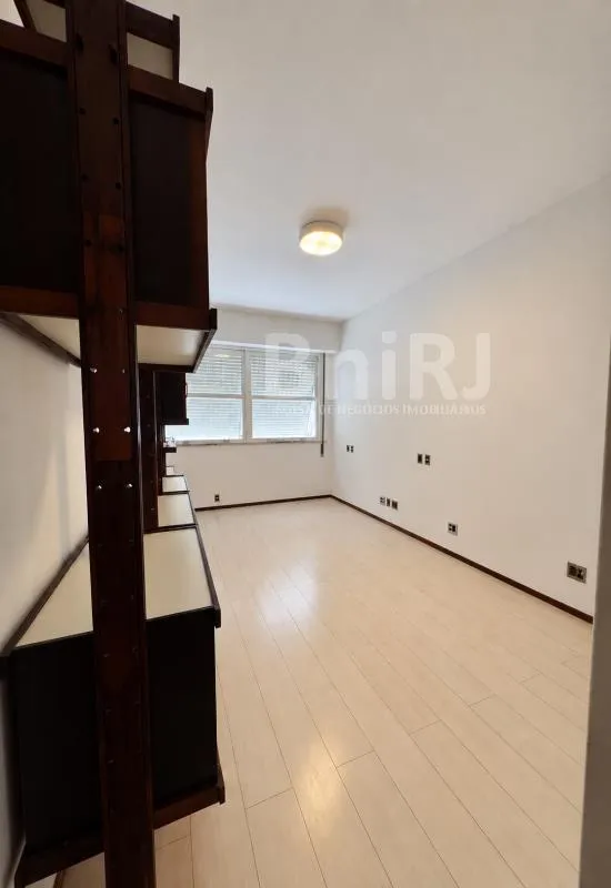 Home office in a 4-bedroom apartment, 280 m² — photo 10