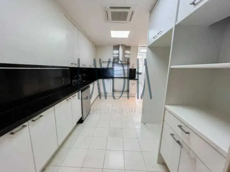 Apartamento residencial con 3 dormitorios y 4 baños — photo 13