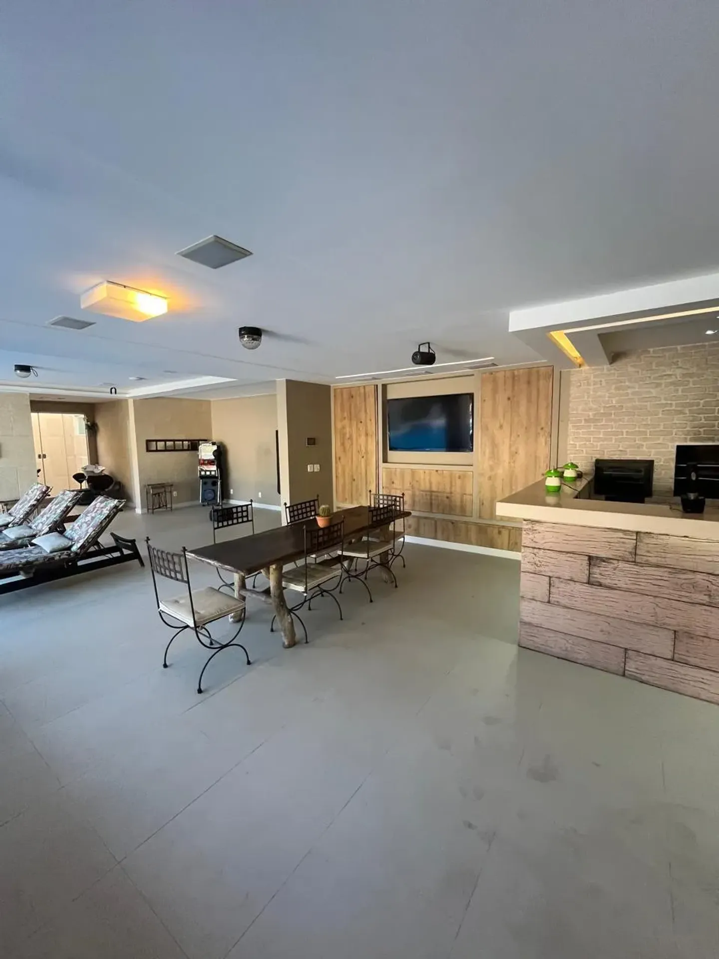 Furnished house with 5 bedrooms and open-plan kitchen — photo 2