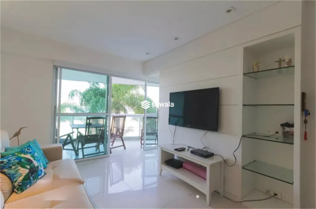 Apartment with 2 bedrooms and enclosed glass balcony — photo 8