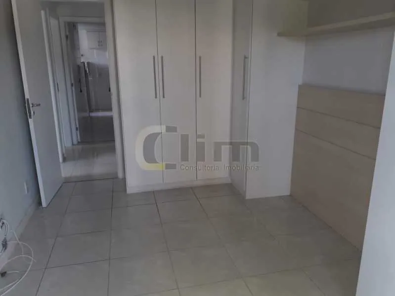 3-bedroom apartment in a building with a pool — photo 4