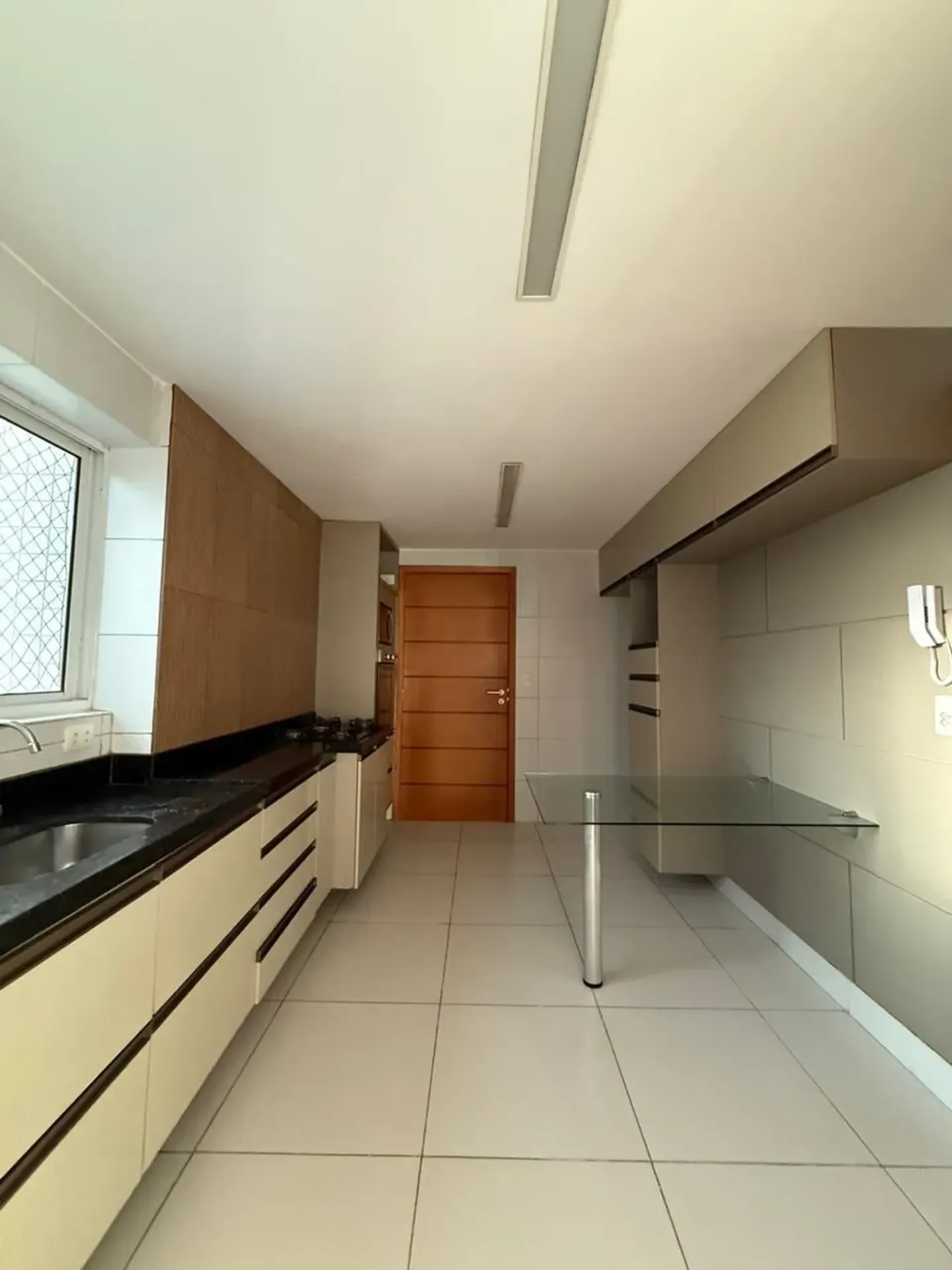 4-bedroom apartment with a glass-enclosed balcony — photo 20